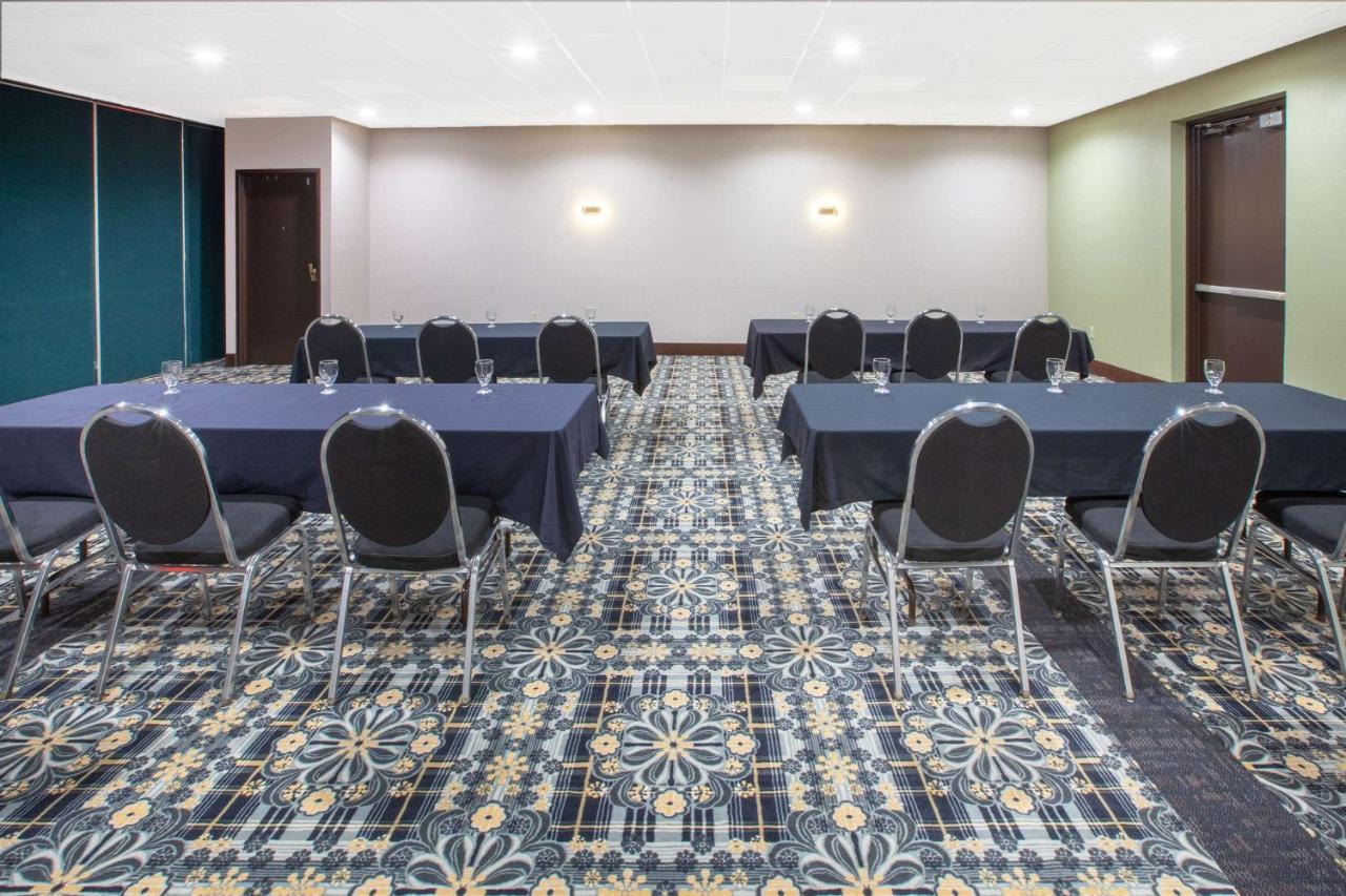 Hotel Baymont By Wyndham Grand Rapids Near Downtown Wyoming Esterno foto
